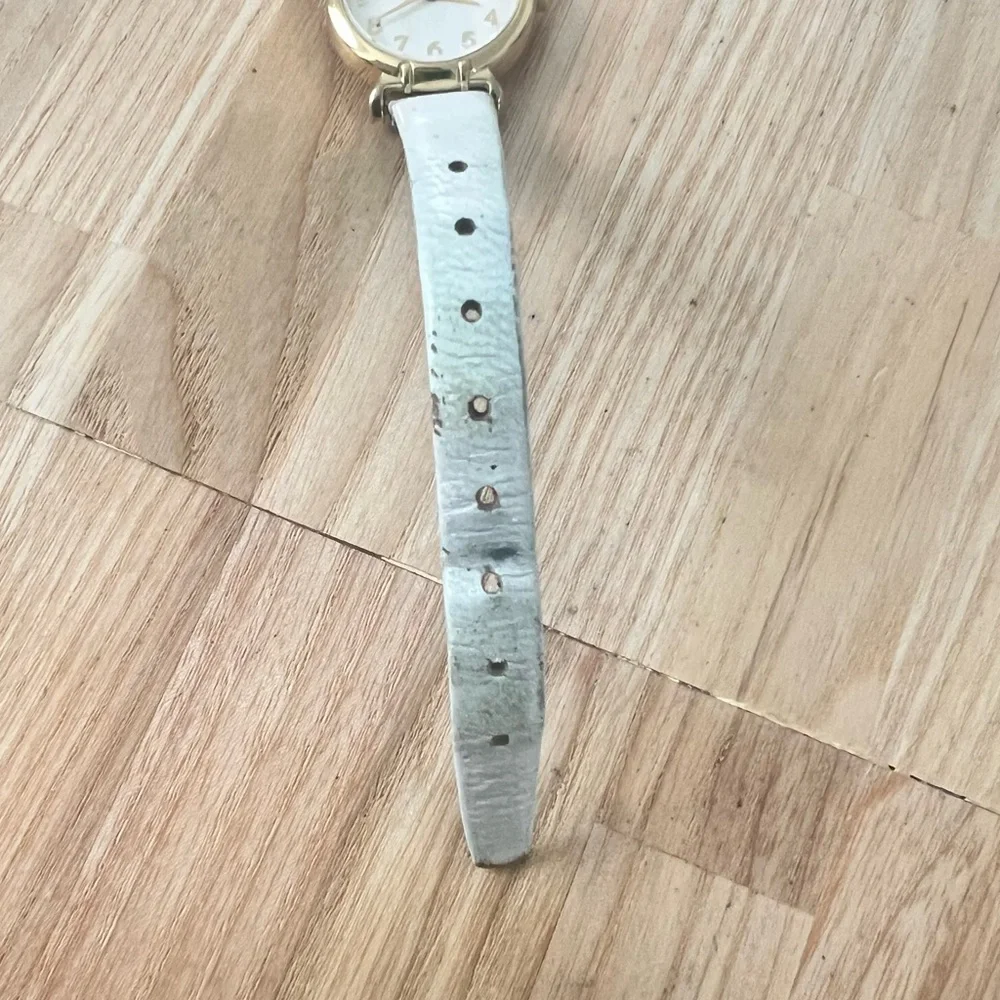 Vintage Timex ladies gold tone white leather dress watch NEW BATTERY